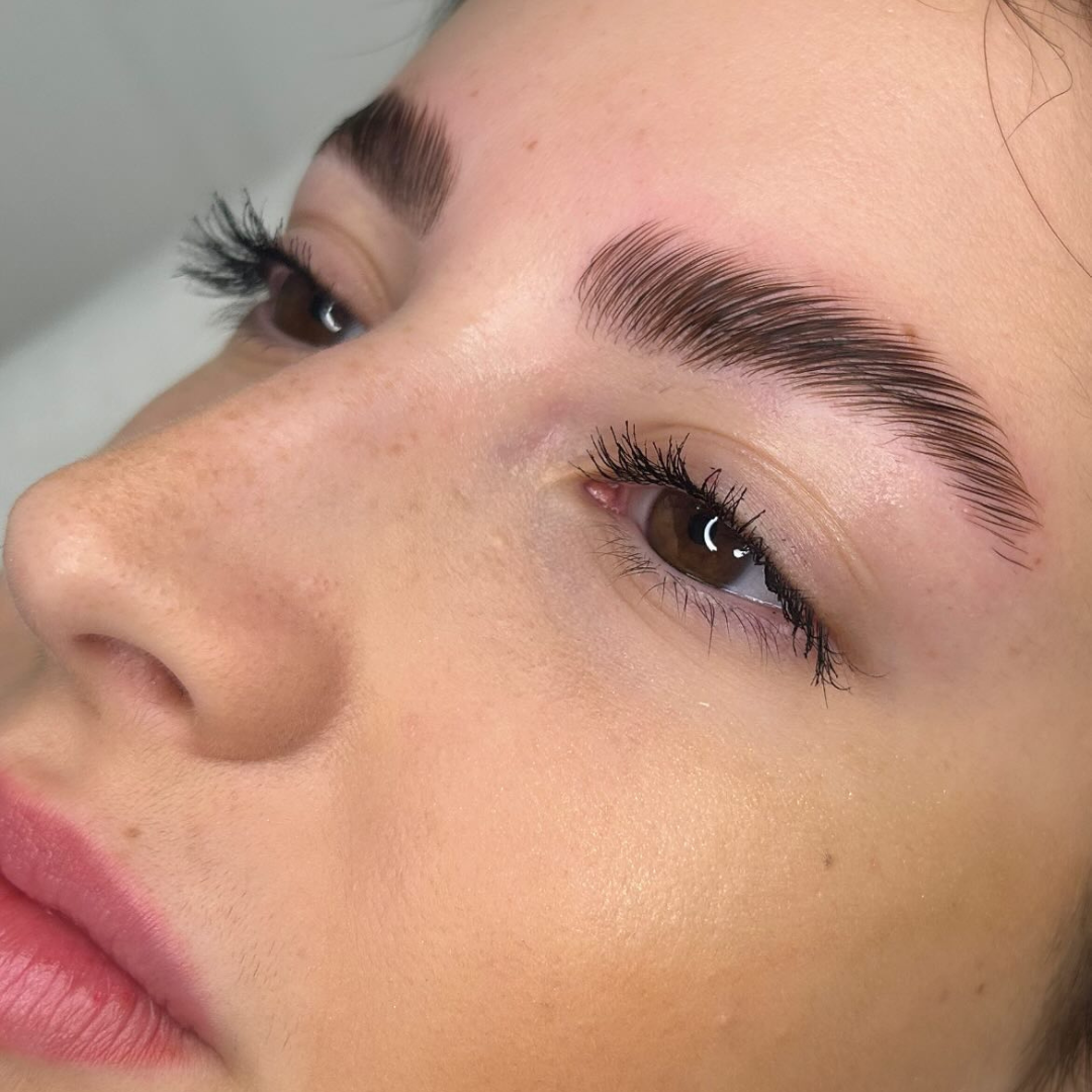 Szemöldök laminálás szempilla lifting