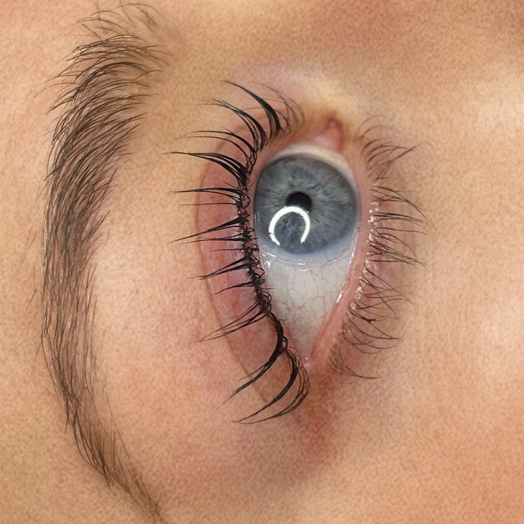 Szemöldök laminálás szempilla lifting